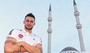 شاهد..إعتناق اللاعب الألماني داني بلوم الإسلام