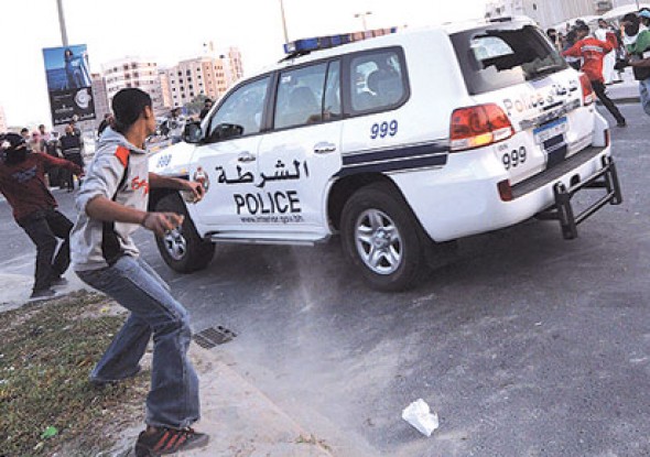 مظاهرات في العاصمه البحرينيه المنامه تطالب باصلاحات والافراج عن المعتقلين